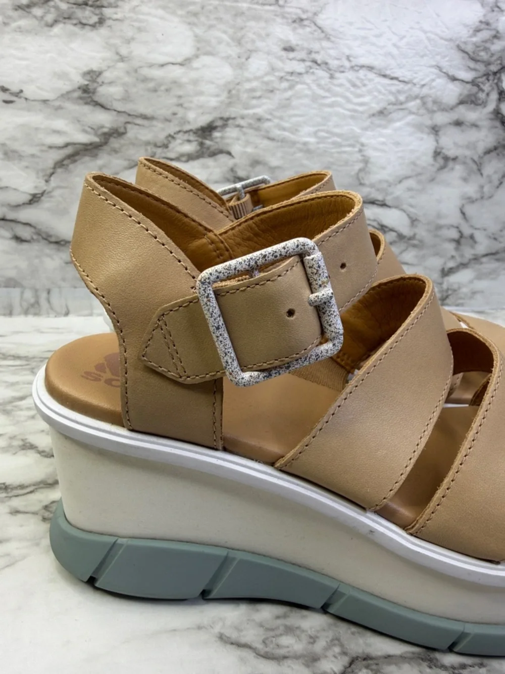 Sorrel Neutral Tan Platform Strappy Sandal with Buckle size 7 almost new